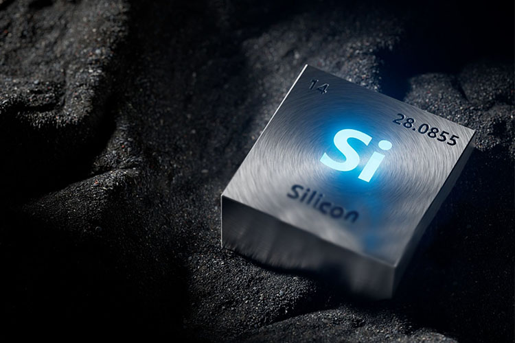 سیلیکون تنها به‌طور موقت ظاهر مو را بهبود می‌دهد، اما در درازمدت می‌تواند باعث انباشت و خشکی موها شود.